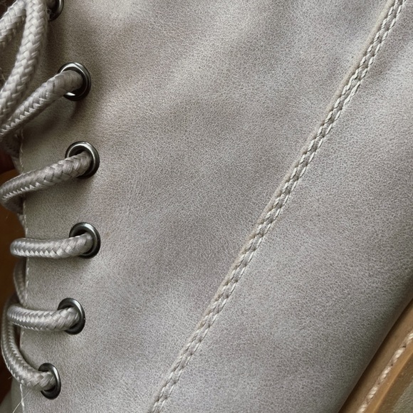 Cliffs by White Mountain Durable Boots - Picture 3 of 9